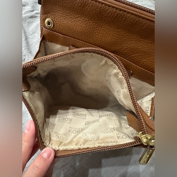 Michael Kors Crossbody - Picture 5 of 10